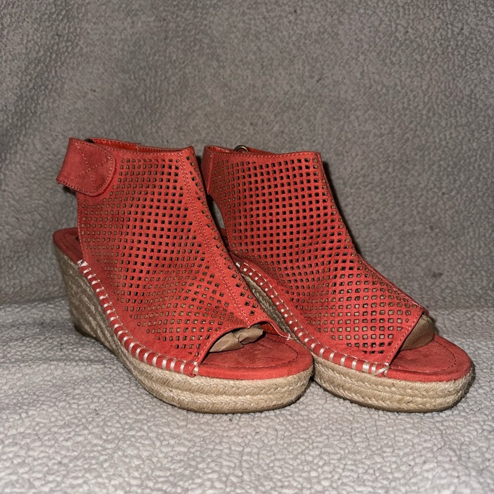 Daisy Fuentes Coral Wedge Sandals